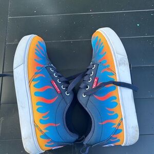 Heelys Pro 20 Youth Size 6, Blue with Flame Design